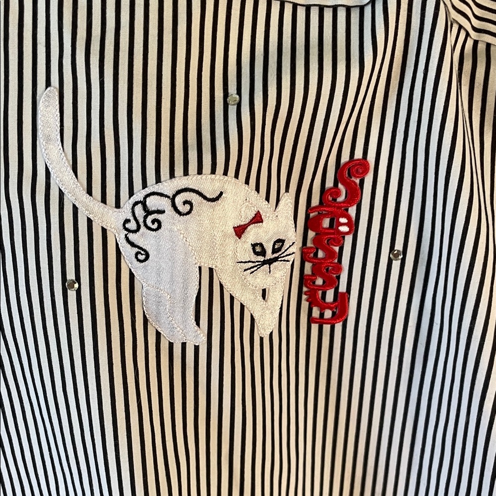 Las Olas Sassy Cat Striped Button-Up Shirt with Cat Embroideries and Bling - Picture 7 of 9